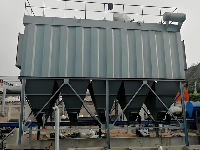 <strong>FMQD气箱式脉冲袋式除尘器</strong>